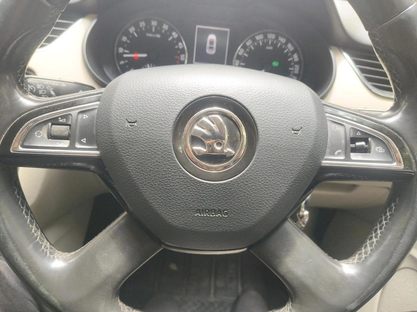 2013 Skoda Octavia ELEGANCE 2.0 TDI AT, Diesel, Automatic, 1,16,580 km, interior