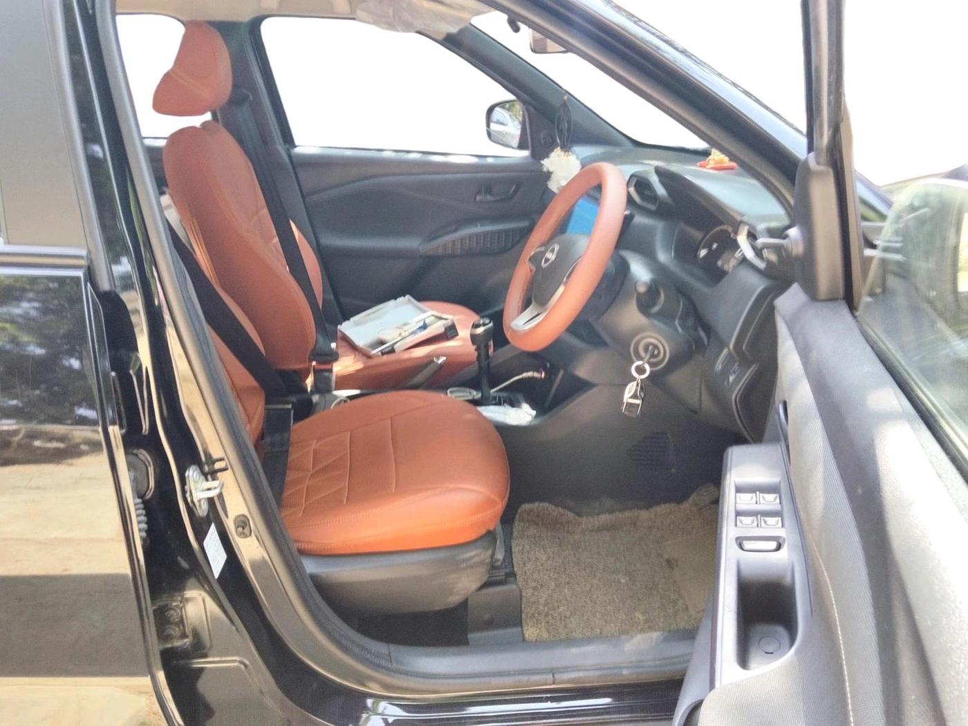 2025 Nissan MAGNITE Visia Plus B4D 1.0 Petrol MT, Petrol, Manual, 9,568 km, interior