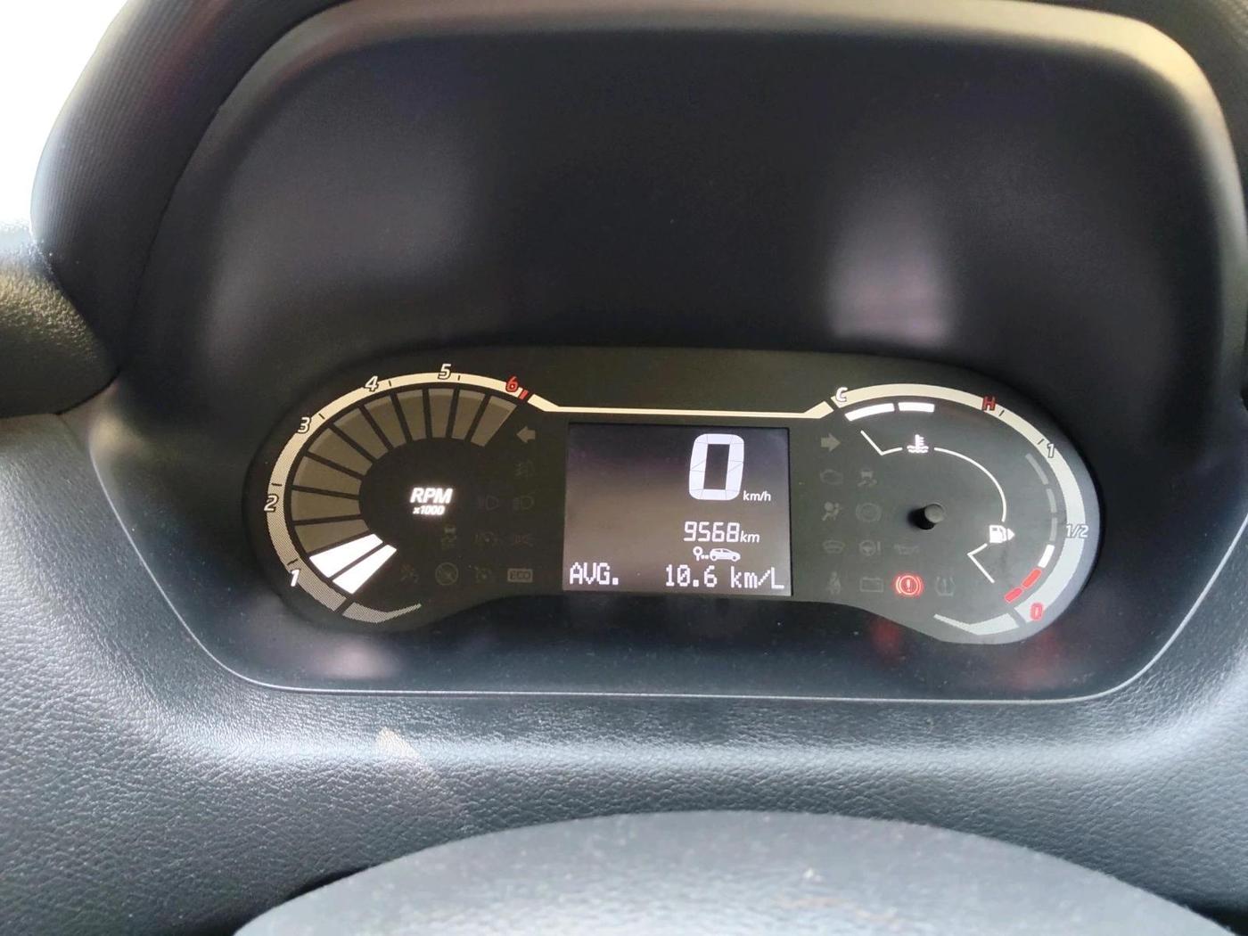 2025 Nissan MAGNITE Visia Plus B4D 1.0 Petrol MT, Petrol, Manual, 9,568 km, interior