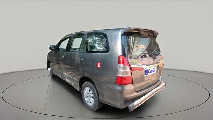 2014 Toyota Innova 2.5 VX 7 STR, Diesel, Manual, 2,17,254 km, exterior