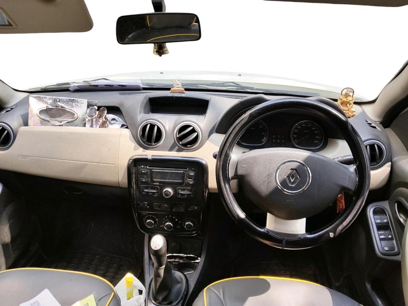 2014 Renault Duster RXL PETROL, Petrol, Manual, 1,22,311 km, interior