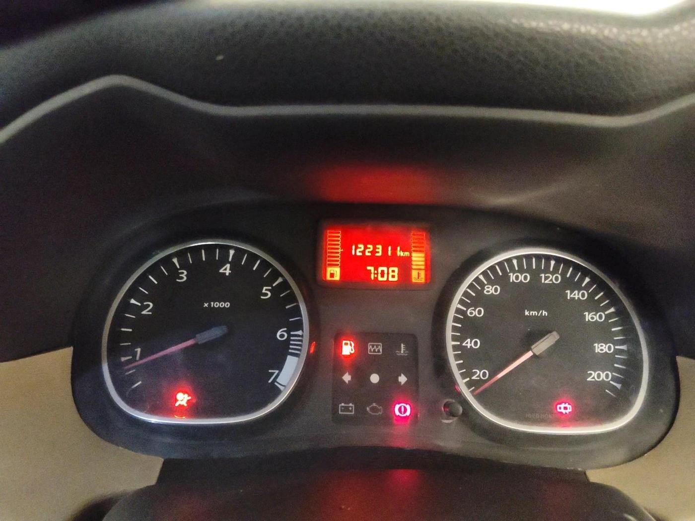 2014 Renault Duster RXL PETROL, Petrol, Manual, 1,22,311 km, interior