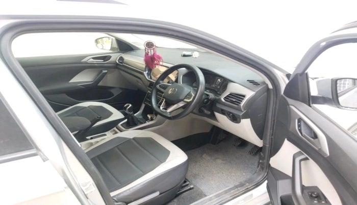 2021 Volkswagen TAIGUN HIGHLINE 1.0 TSI MT, Petrol, Manual, 52,303 km, interior