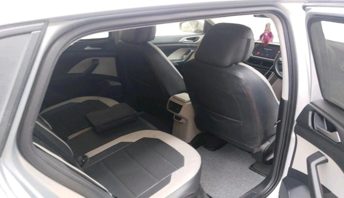 2021 Volkswagen TAIGUN HIGHLINE 1.0 TSI MT, Petrol, Manual, 52,303 km, interior