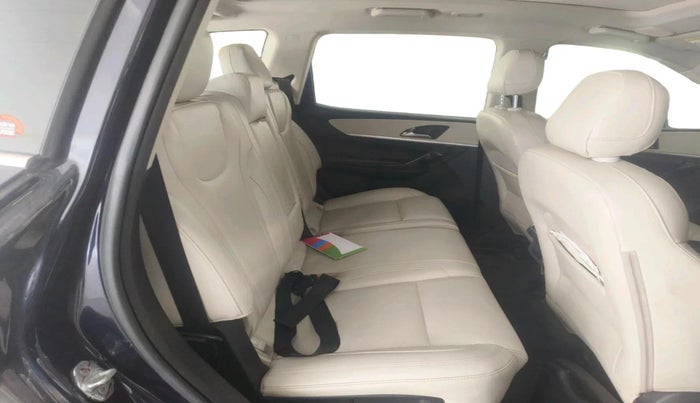 2023 Mahindra XUV700 AX 7 LUXURY D AWD AT 7 STR, Diesel, Automatic, 89,155 km, interior