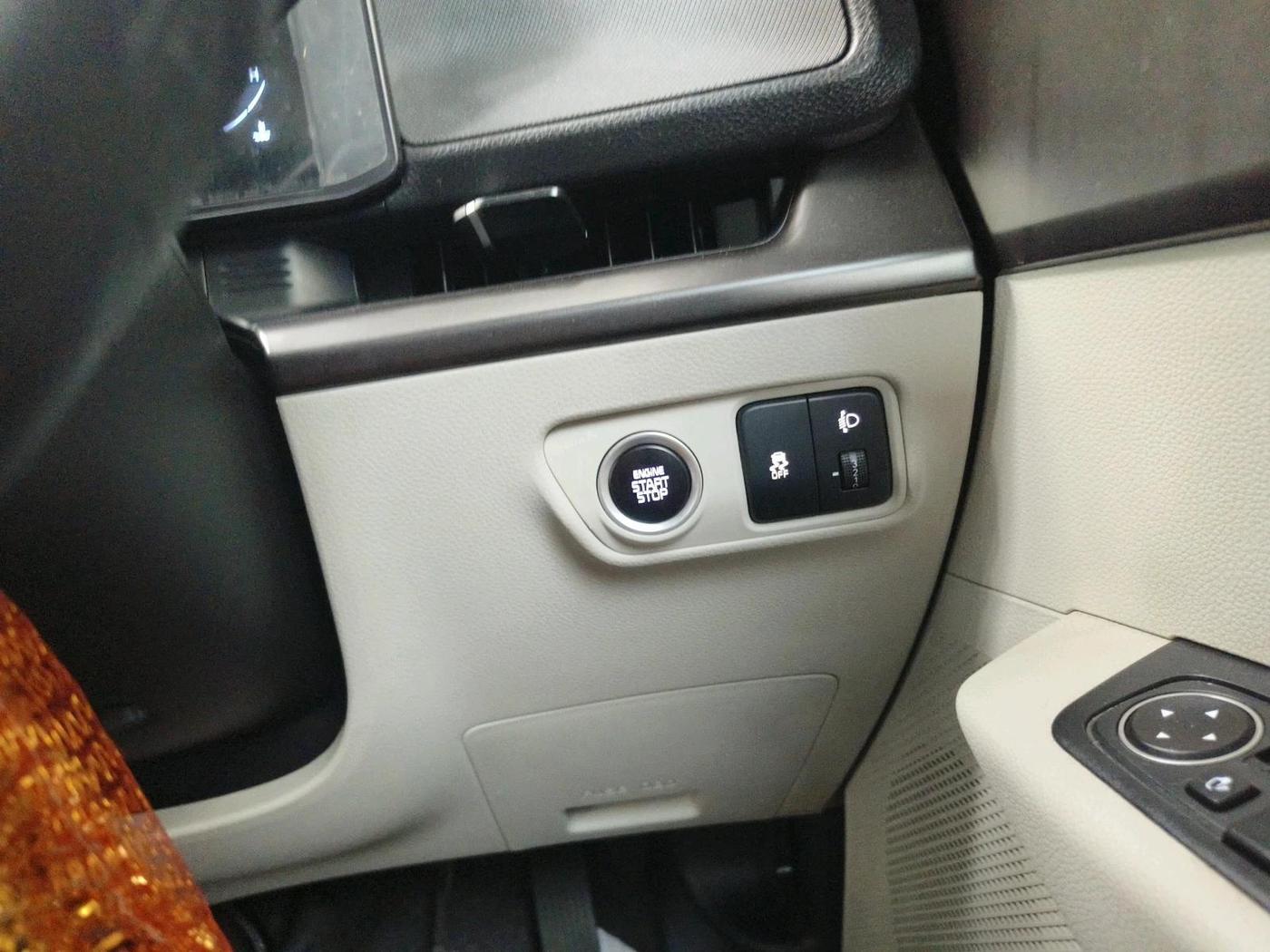2025 KIA Carens Clavis HTK Plus (O) 1.5 Diesel MT, Diesel, Manual, 19,869 km, interior