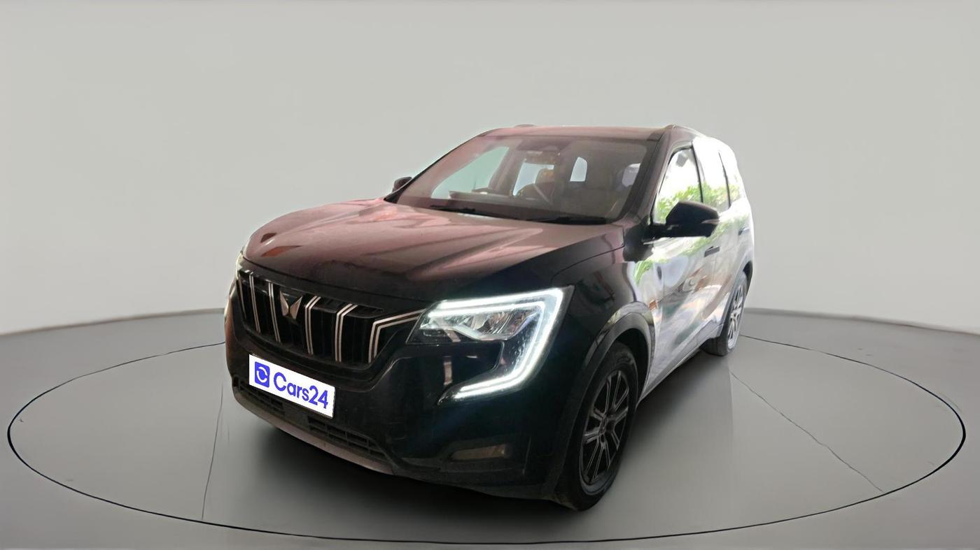 2022 Mahindra XUV700 AX 7 LUXURY D AWD AT 7 STR, Diesel, Automatic, 1,00,076 km, exterior