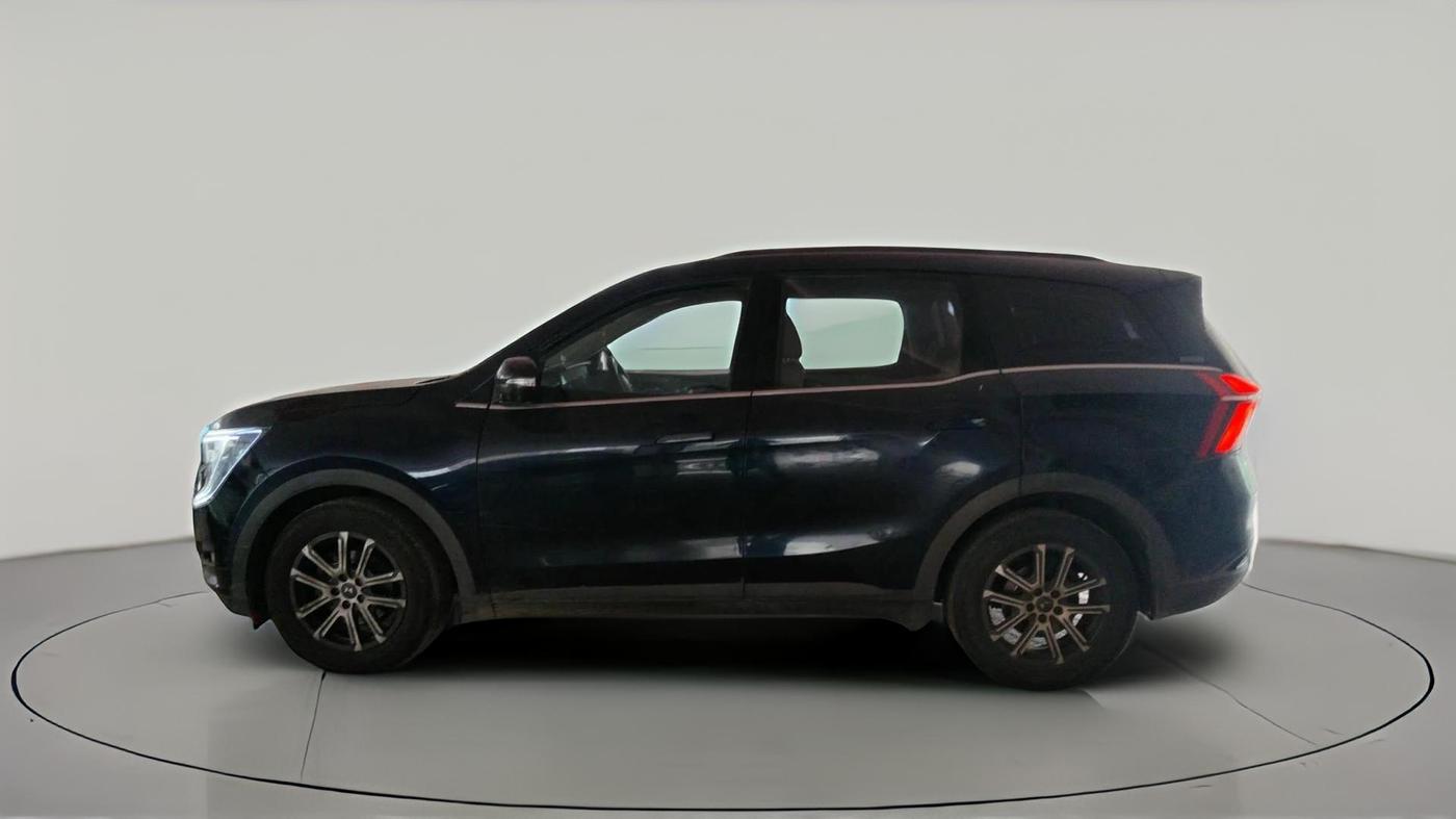 2022 Mahindra XUV700 AX 7 LUXURY D AWD AT 7 STR, Diesel, Automatic, 1,00,076 km, exterior