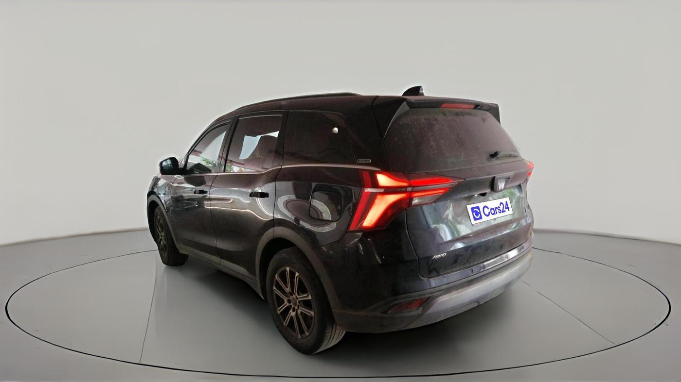 2022 Mahindra XUV700 AX 7 LUXURY D AWD AT 7 STR, Diesel, Automatic, 1,00,076 km, exterior