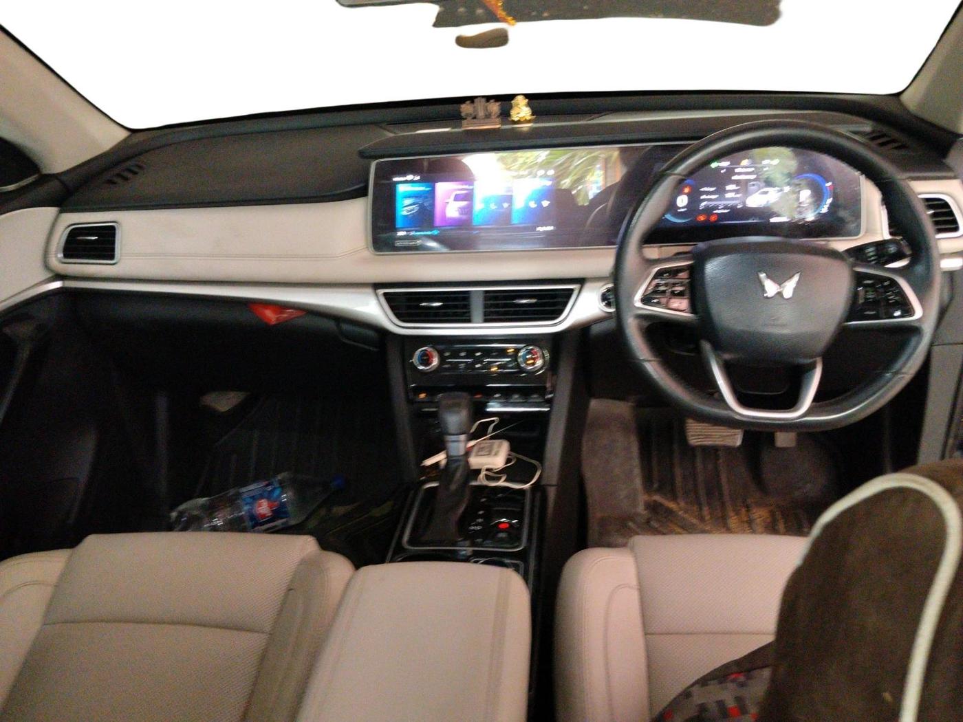 2022 Mahindra XUV700 AX 7 LUXURY D AWD AT 7 STR, Diesel, Automatic, 1,00,076 km, interior