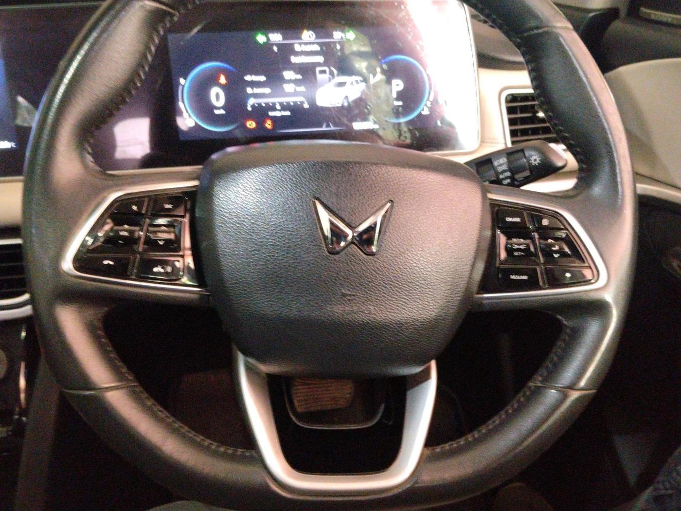2022 Mahindra XUV700 AX 7 LUXURY D AWD AT 7 STR, Diesel, Automatic, 1,00,076 km, interior