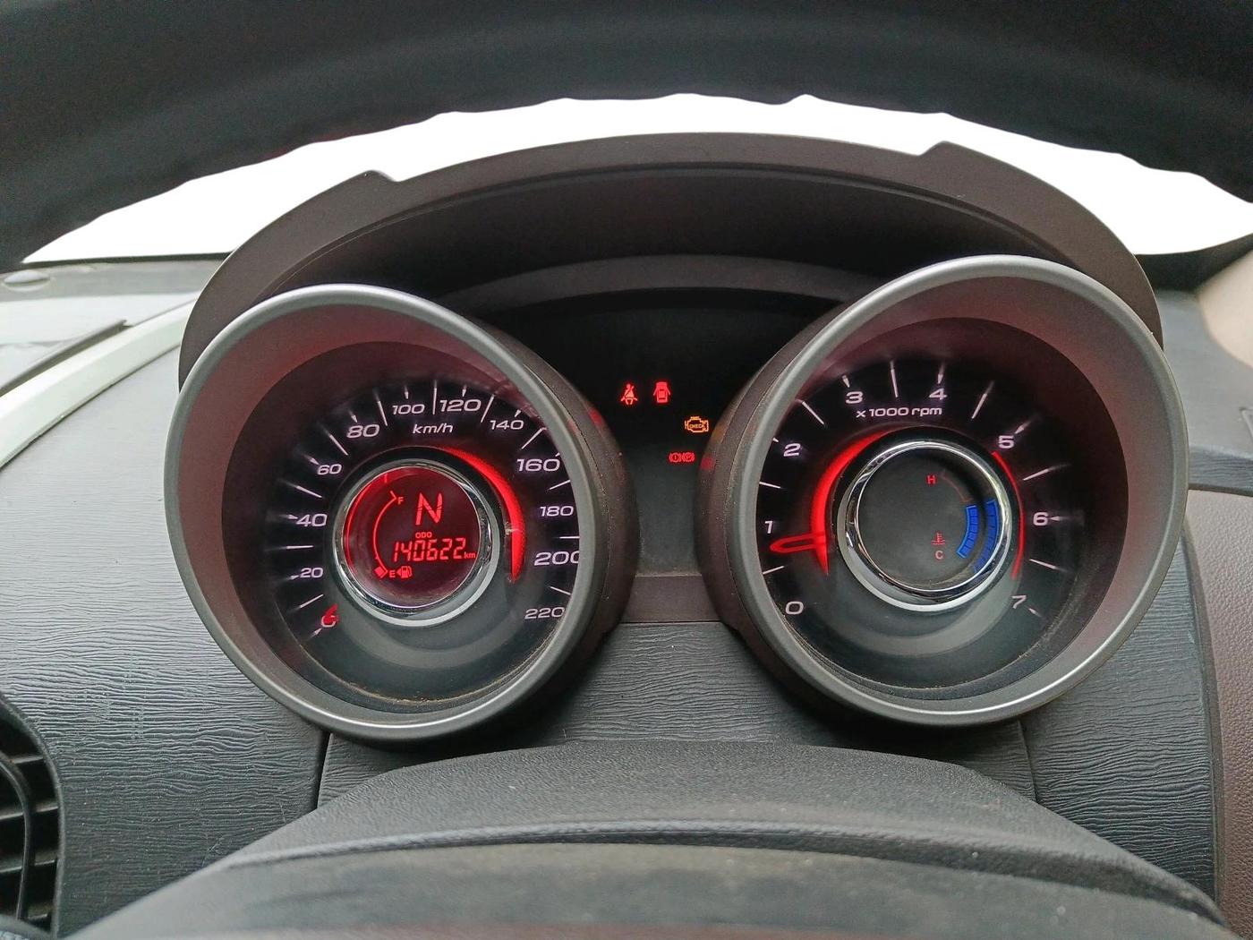 2012 Mahindra XUV500 W6, Diesel, Manual, 1,40,622 km, interior