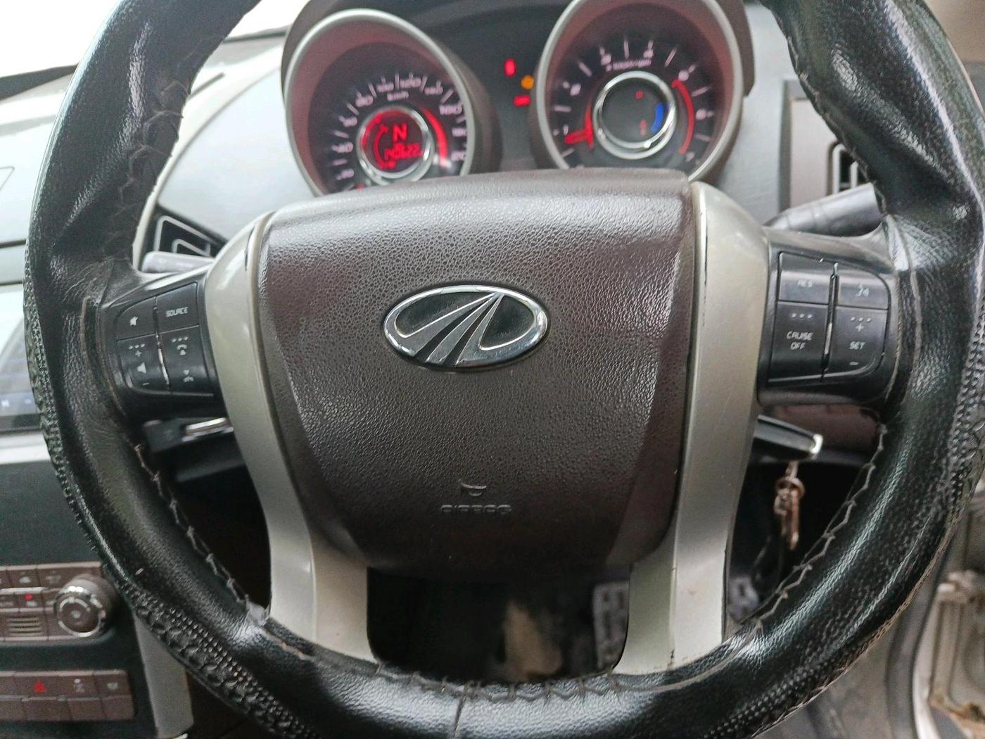 2012 Mahindra XUV500 W6, Diesel, Manual, 1,40,622 km, interior
