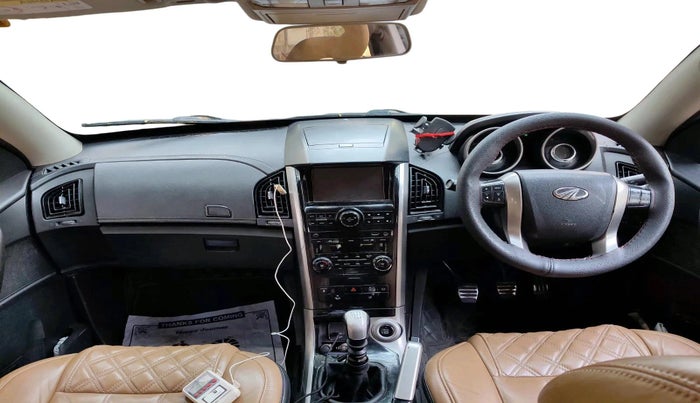 2018 Mahindra XUV500 W11, Diesel, Manual, 98,272 km, interior