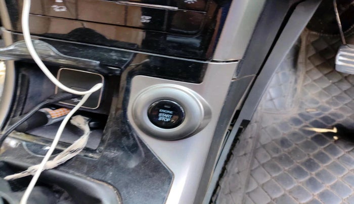 2018 Mahindra XUV500 W11, Diesel, Manual, 98,272 km, interior