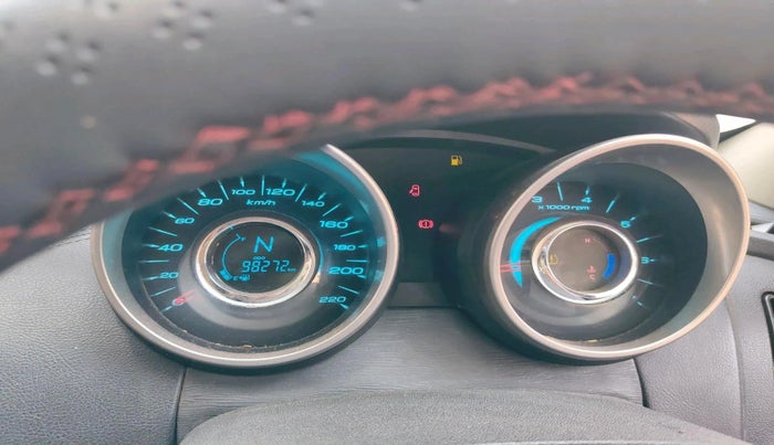 2018 Mahindra XUV500 W11, Diesel, Manual, 98,272 km, interior