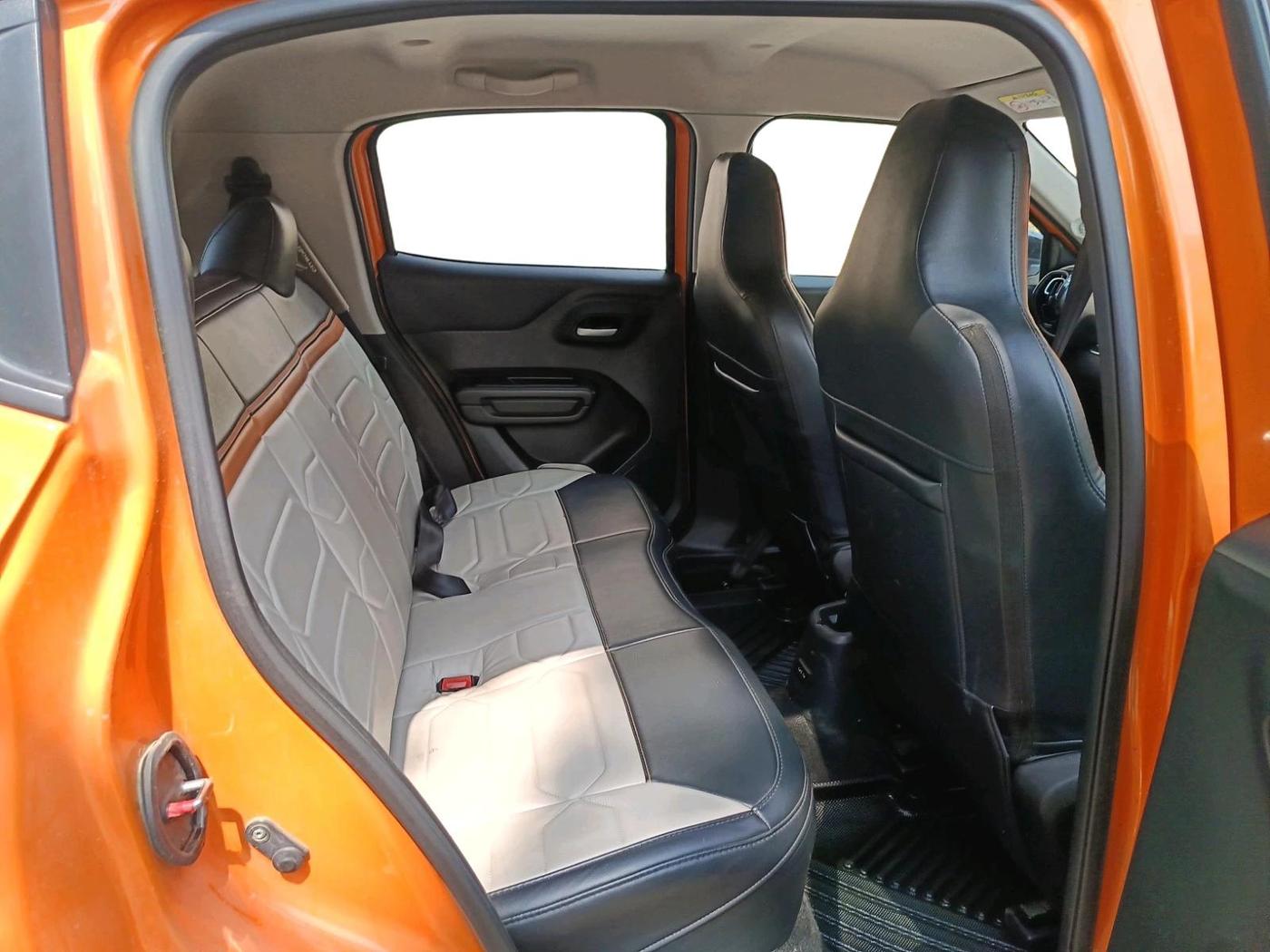 2023 CITROEN C3 SHINE 1.2 DUAL TONE , Petrol, Manual, 34,500 km, interior