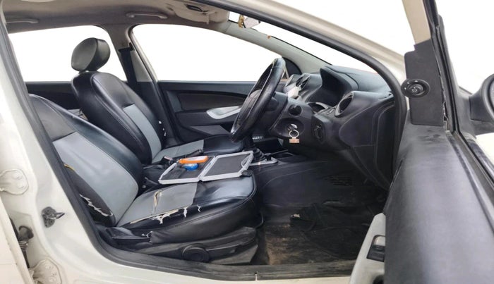 2011 Ford Figo TITANIUM 1.4 DIESEL, Diesel, Manual, 1,68,121 km, interior