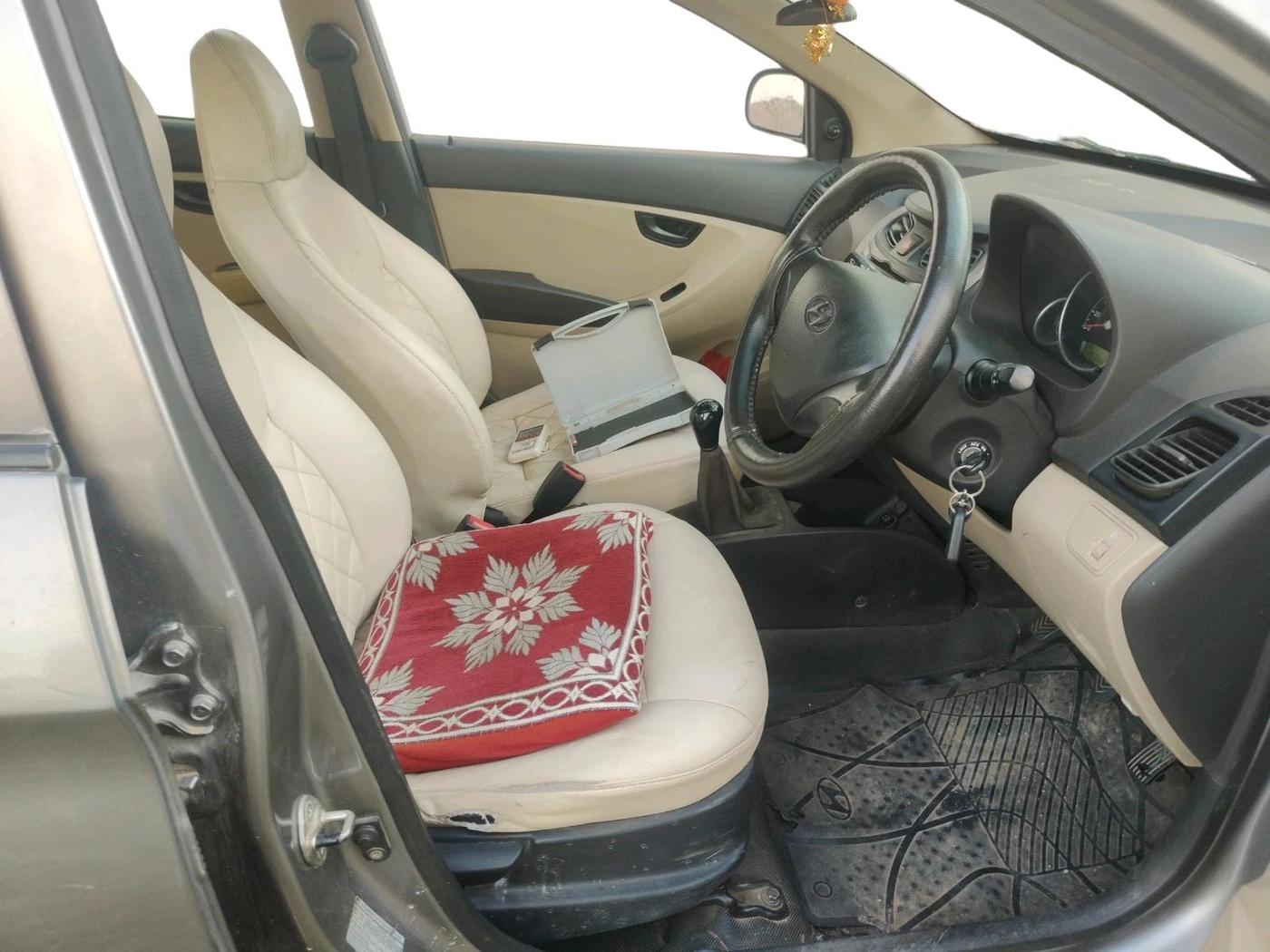 2013 Hyundai Eon MAGNA +, Petrol, Manual, 75,705 km, interior