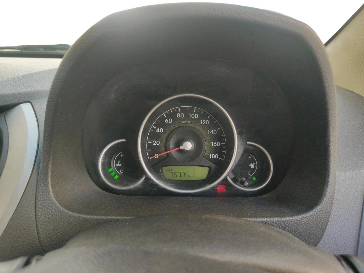 2013 Hyundai Eon MAGNA +, Petrol, Manual, 75,705 km, interior