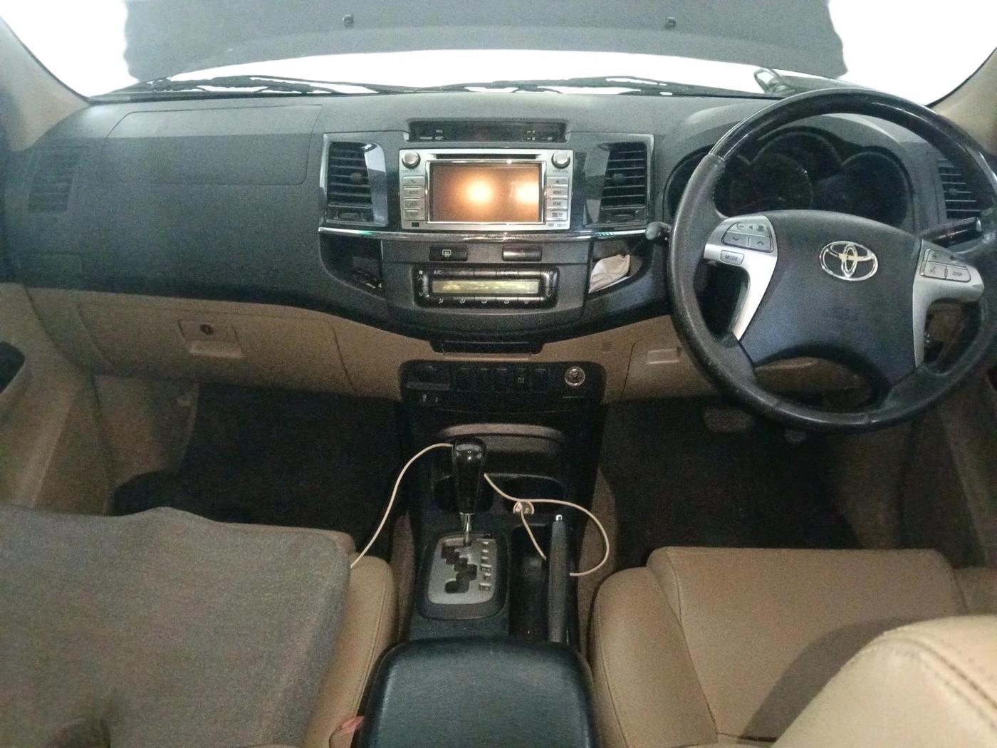 2015 Toyota Fortuner 3.0 4X2 AT, Diesel, Automatic, 1,95,744 km, interior