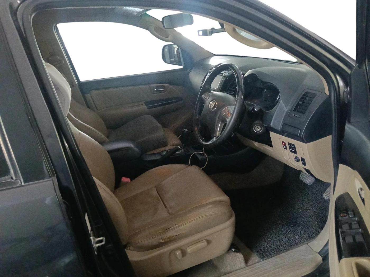 2015 Toyota Fortuner 3.0 4X2 AT, Diesel, Automatic, 1,95,744 km, interior