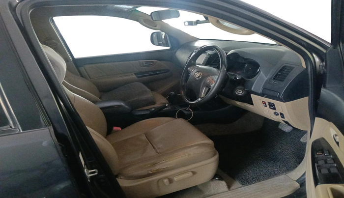 2015 Toyota Fortuner 3.0 4X2 AT, Diesel, Automatic, 1,95,744 km, interior