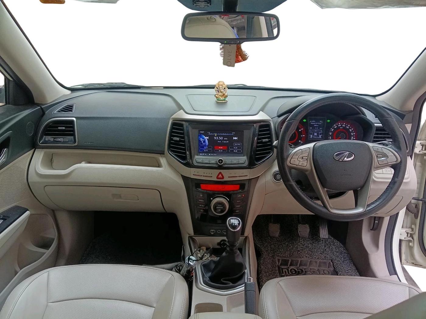 2020 Mahindra XUV300 W8 (O) 1.2 PETROL, Petrol, Manual, 47,957 km, interior