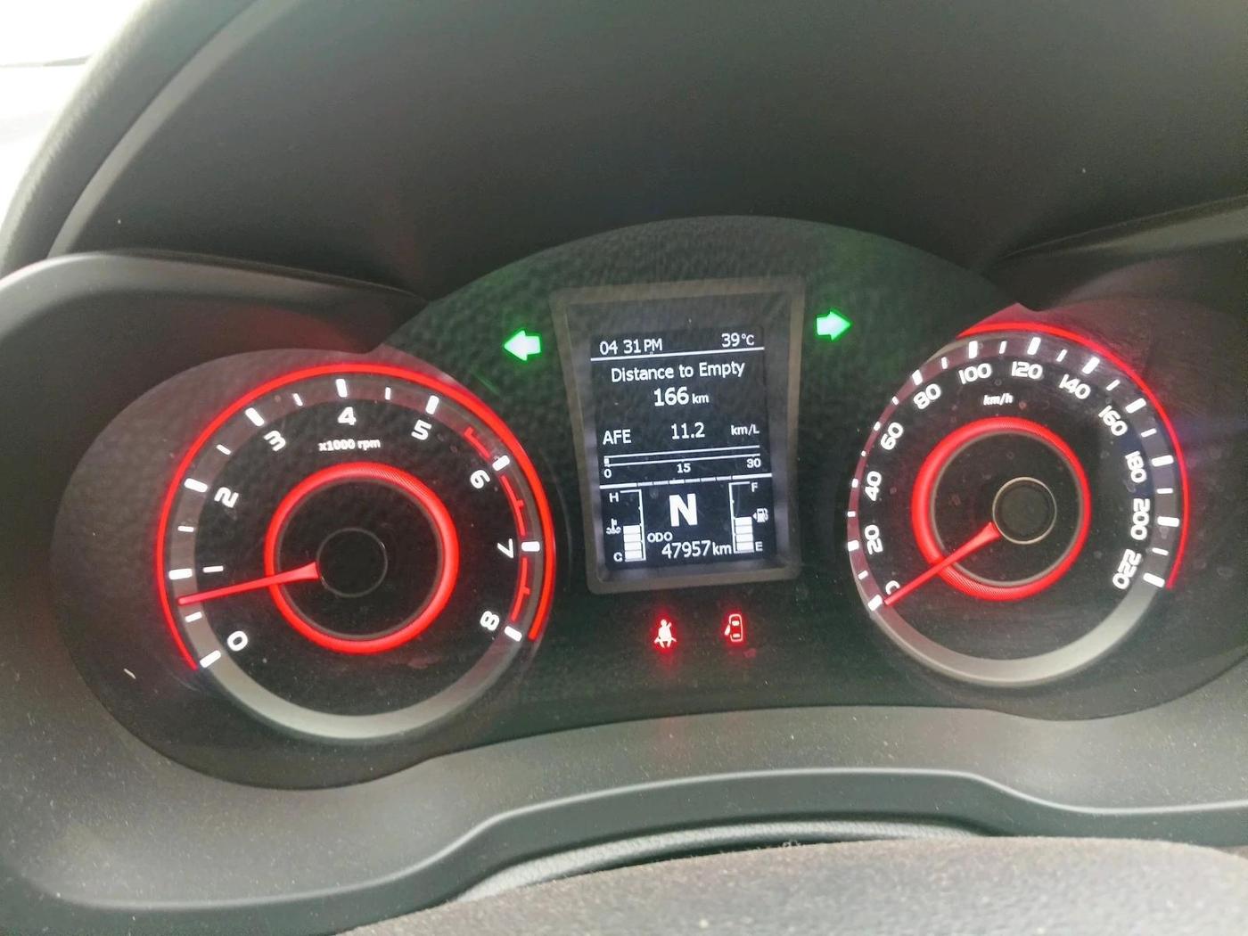 2020 Mahindra XUV300 W8 (O) 1.2 PETROL, Petrol, Manual, 47,957 km, interior