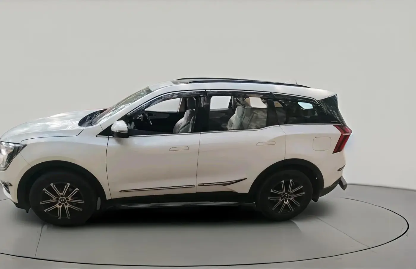 2022 Mahindra XUV700 AX 7 P MT 7 STR, Petrol, Manual, 51,540 km, exterior