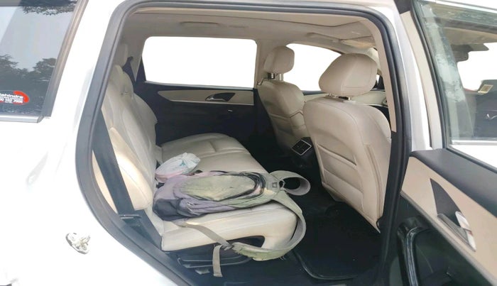 2022 Mahindra XUV700 AX 7 P MT 7 STR, Petrol, Manual, 51,540 km, interior