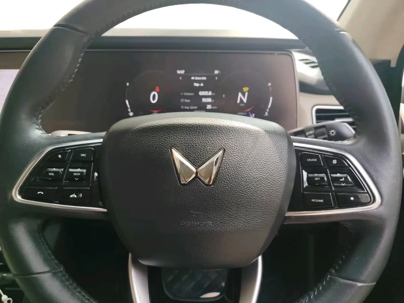 2022 Mahindra XUV700 AX 7 P MT 7 STR, Petrol, Manual, 51,540 km, interior
