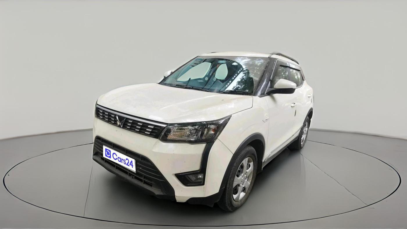 2023 Mahindra XUV300 W6 1.2 PETROL AMT, Petrol, Automatic, 35,509 km, exterior