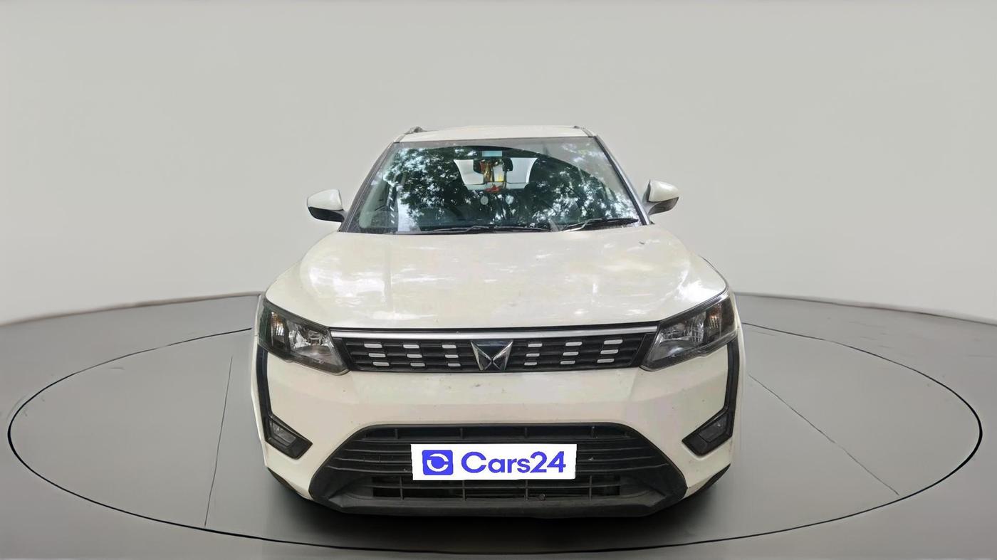 2023 Mahindra XUV300 W6 1.2 PETROL AMT, Petrol, Automatic, 35,509 km, exterior