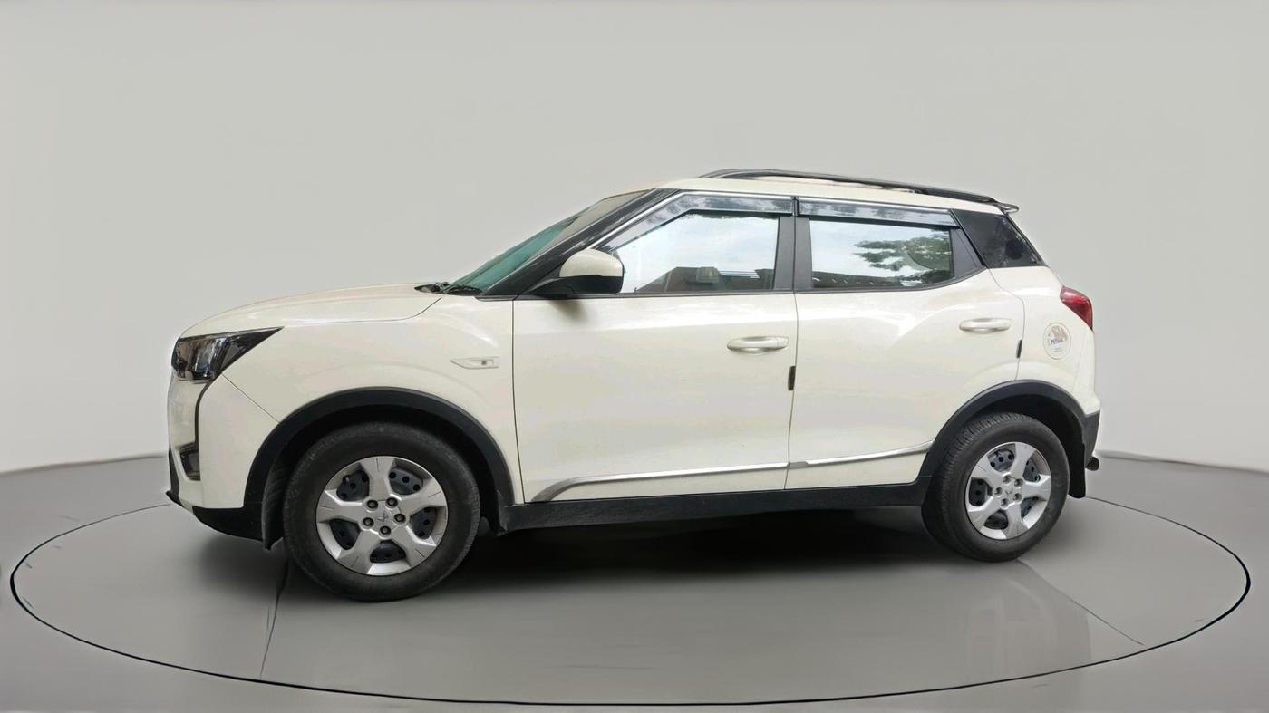 2023 Mahindra XUV300 W6 1.2 PETROL AMT, Petrol, Automatic, 35,509 km, exterior