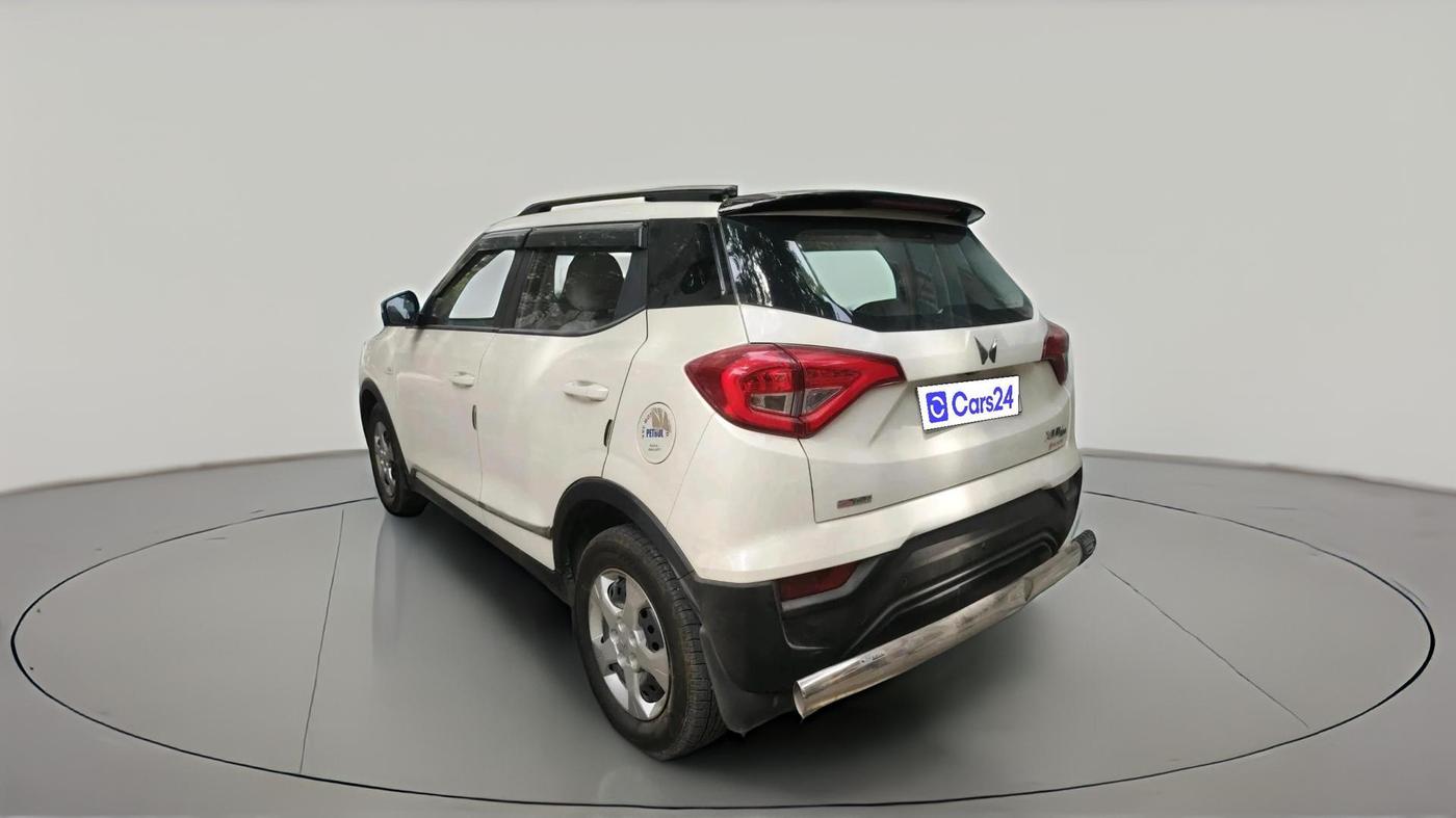 2023 Mahindra XUV300 W6 1.2 PETROL AMT, Petrol, Automatic, 35,509 km, exterior