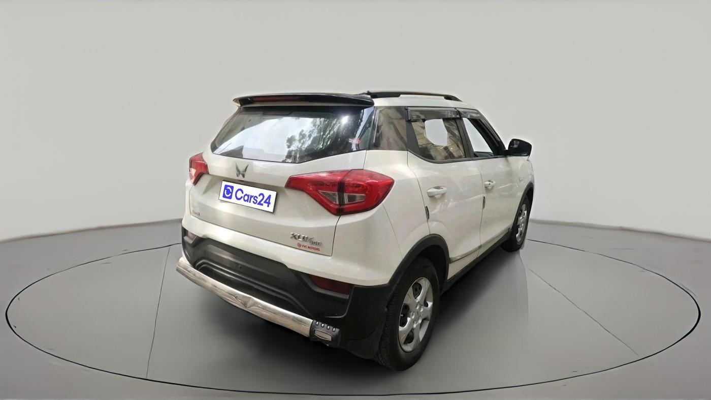 2023 Mahindra XUV300 W6 1.2 PETROL AMT, Petrol, Automatic, 35,509 km, exterior