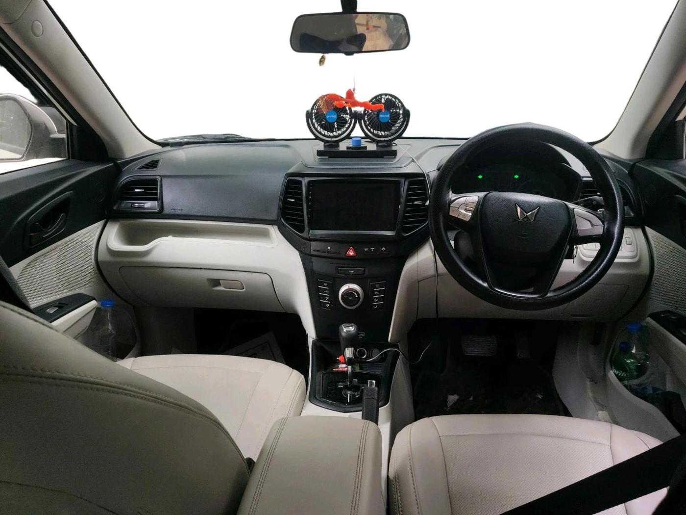 2023 Mahindra XUV300 W6 1.2 PETROL AMT, Petrol, Automatic, 35,509 km, interior