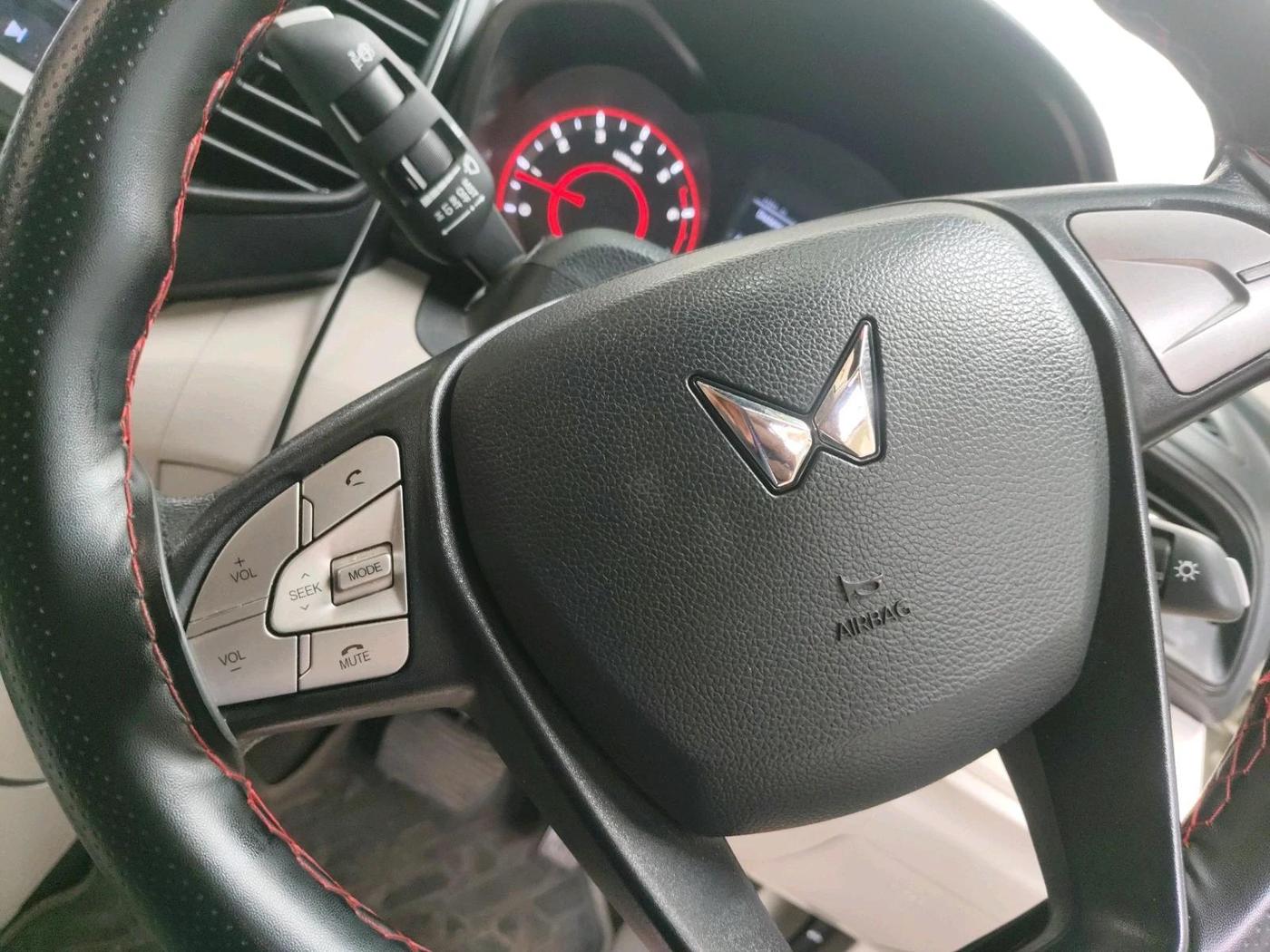 2023 Mahindra XUV300 W6 1.2 PETROL AMT, Petrol, Automatic, 35,509 km, interior