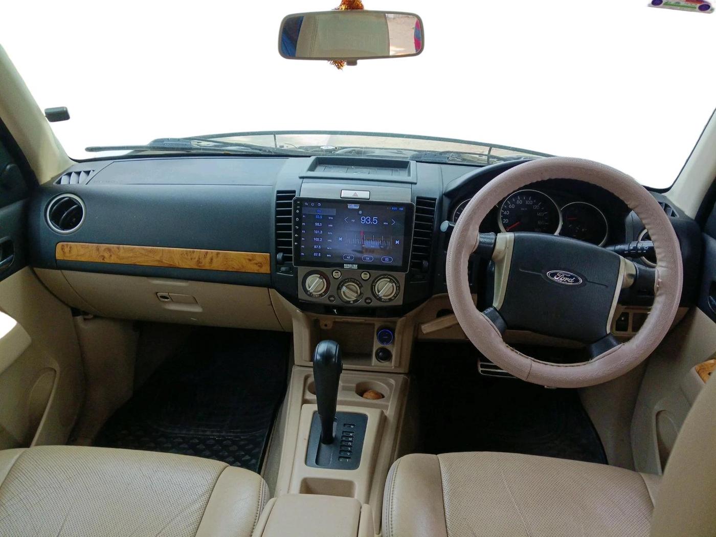 2011 Ford Endeavour 3.0L 4X2 AT, Diesel, Automatic, 87,017 km, interior
