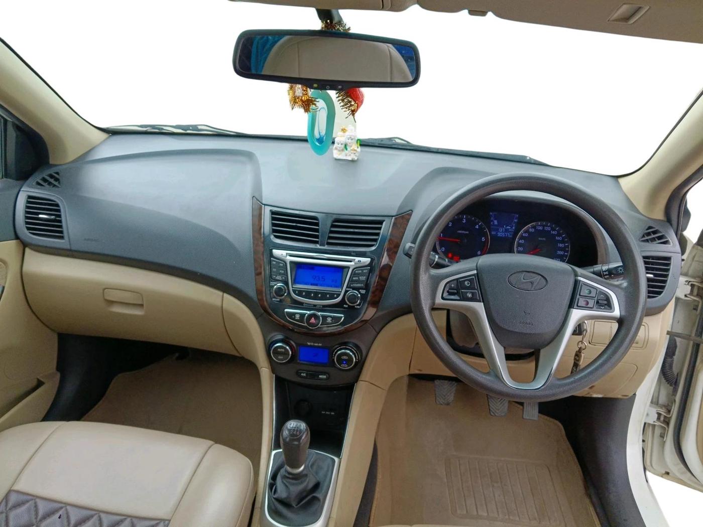 2014 Hyundai Verna FLUIDIC 1.6 CRDI SX, Diesel, Manual, 90,577 km, interior