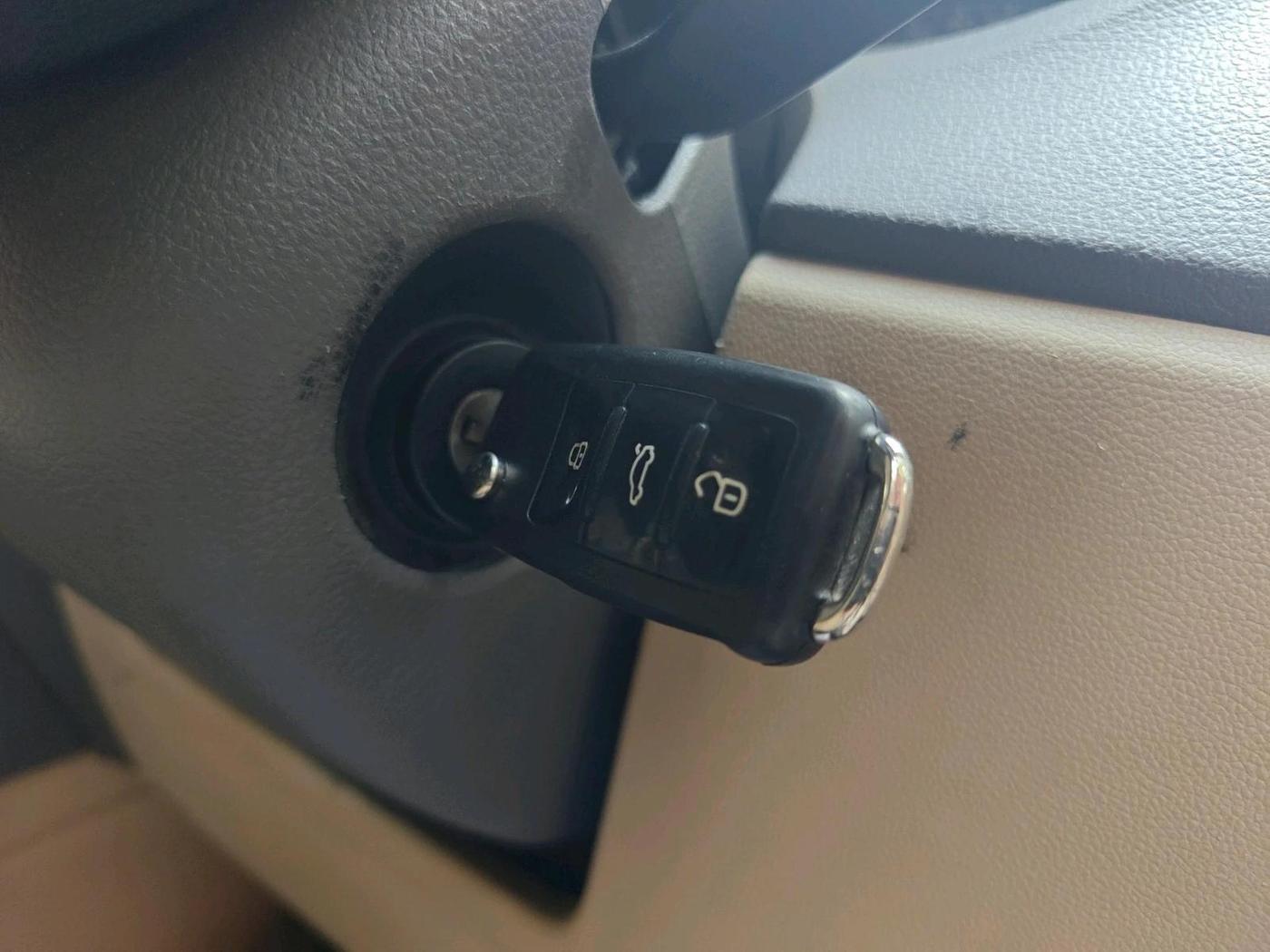 2016 Volkswagen Vento HIGHLINE 1.5 AT, Diesel, Automatic, 1,04,855 km, interior