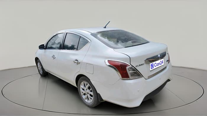 2015 Nissan Sunny XV DIESEL, Diesel, Manual, 1,65,214 km, exterior
