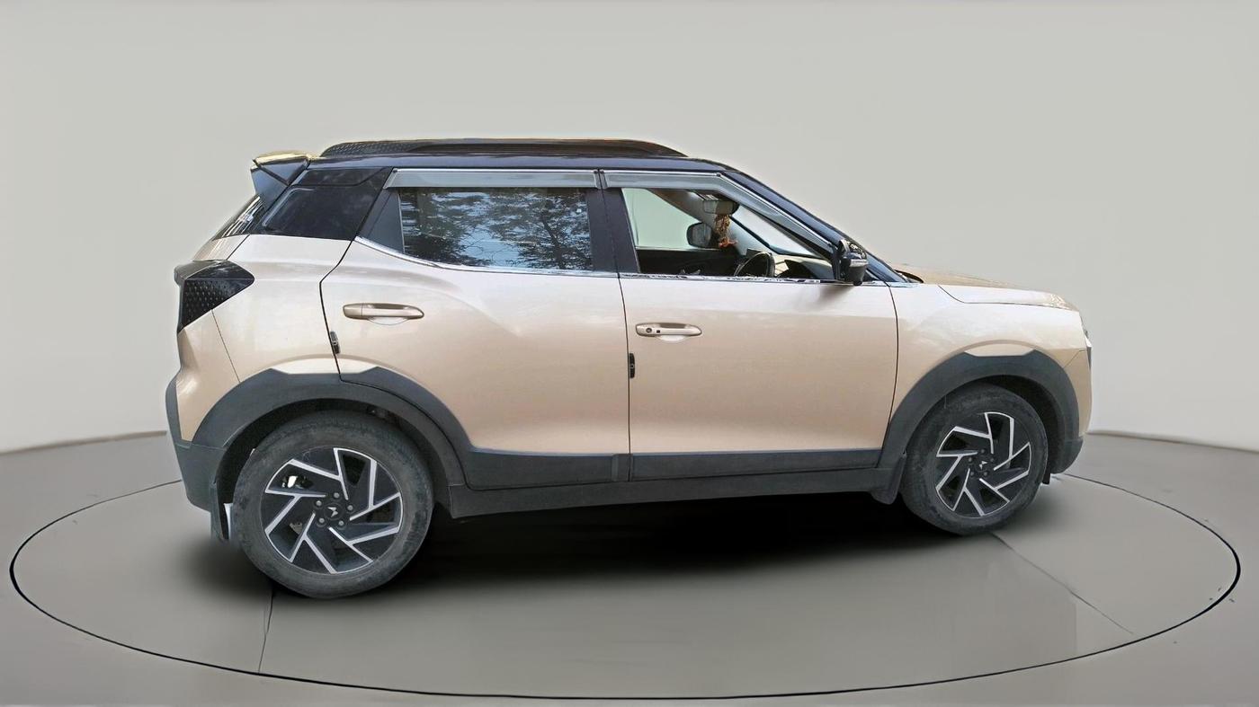2024 Mahindra XUV 3XO AX7L 1.2 Petrol AT, Petrol, Automatic, 46,383 km, exterior