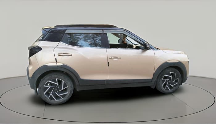 2024 Mahindra XUV 3XO AX7L 1.2 Petrol AT, Petrol, Automatic, 46,383 km, exterior