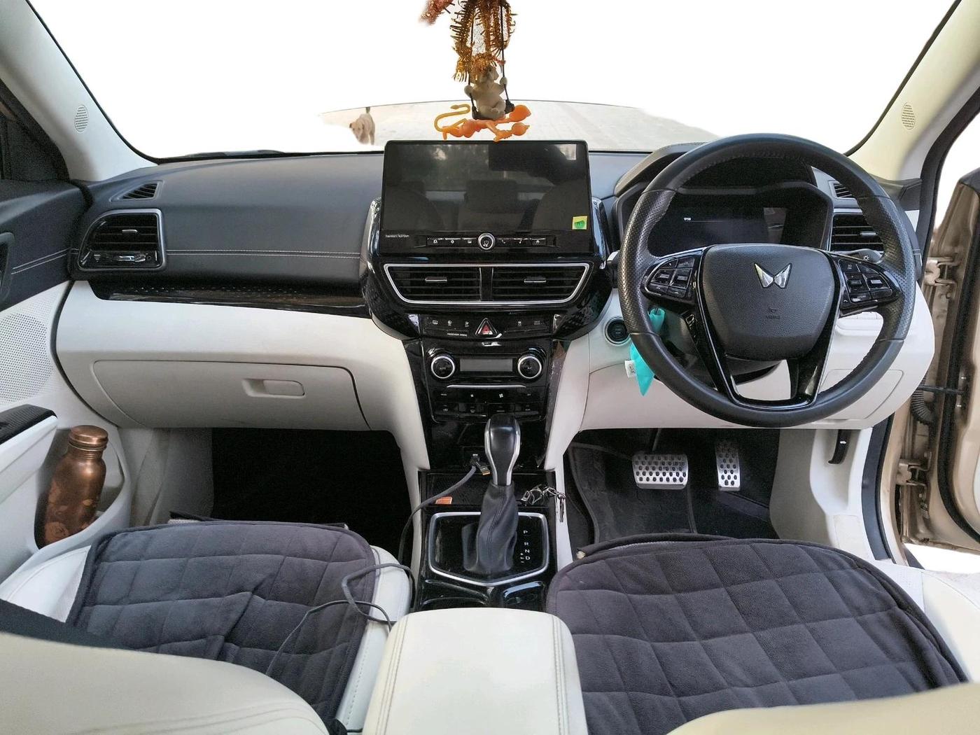 2024 Mahindra XUV 3XO AX7L 1.2 Petrol AT, Petrol, Automatic, 46,383 km, interior