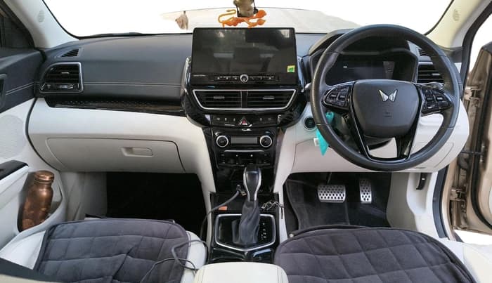 2024 Mahindra XUV 3XO AX7L 1.2 Petrol AT, Petrol, Automatic, 46,383 km, interior