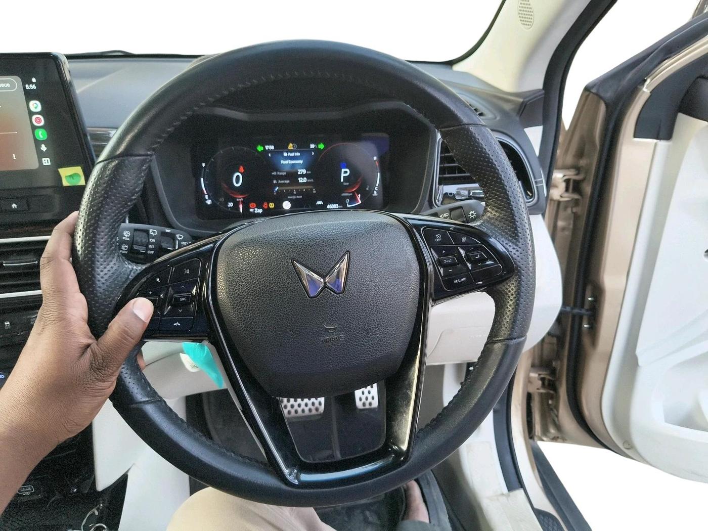 2024 Mahindra XUV 3XO AX7L 1.2 Petrol AT, Petrol, Automatic, 46,383 km, interior