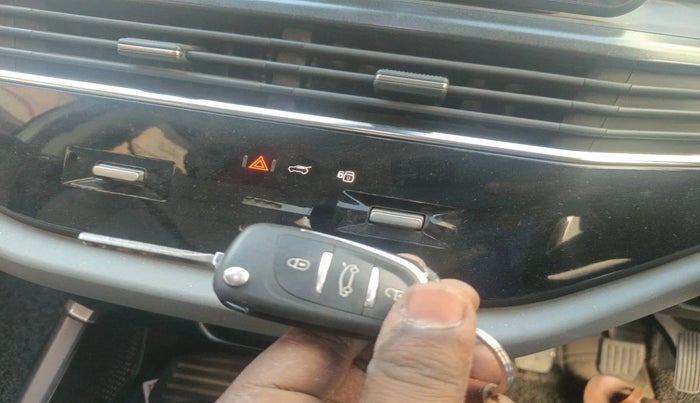 2024 Tata Harrier PURE, Diesel, Manual, 50,310 km, interior