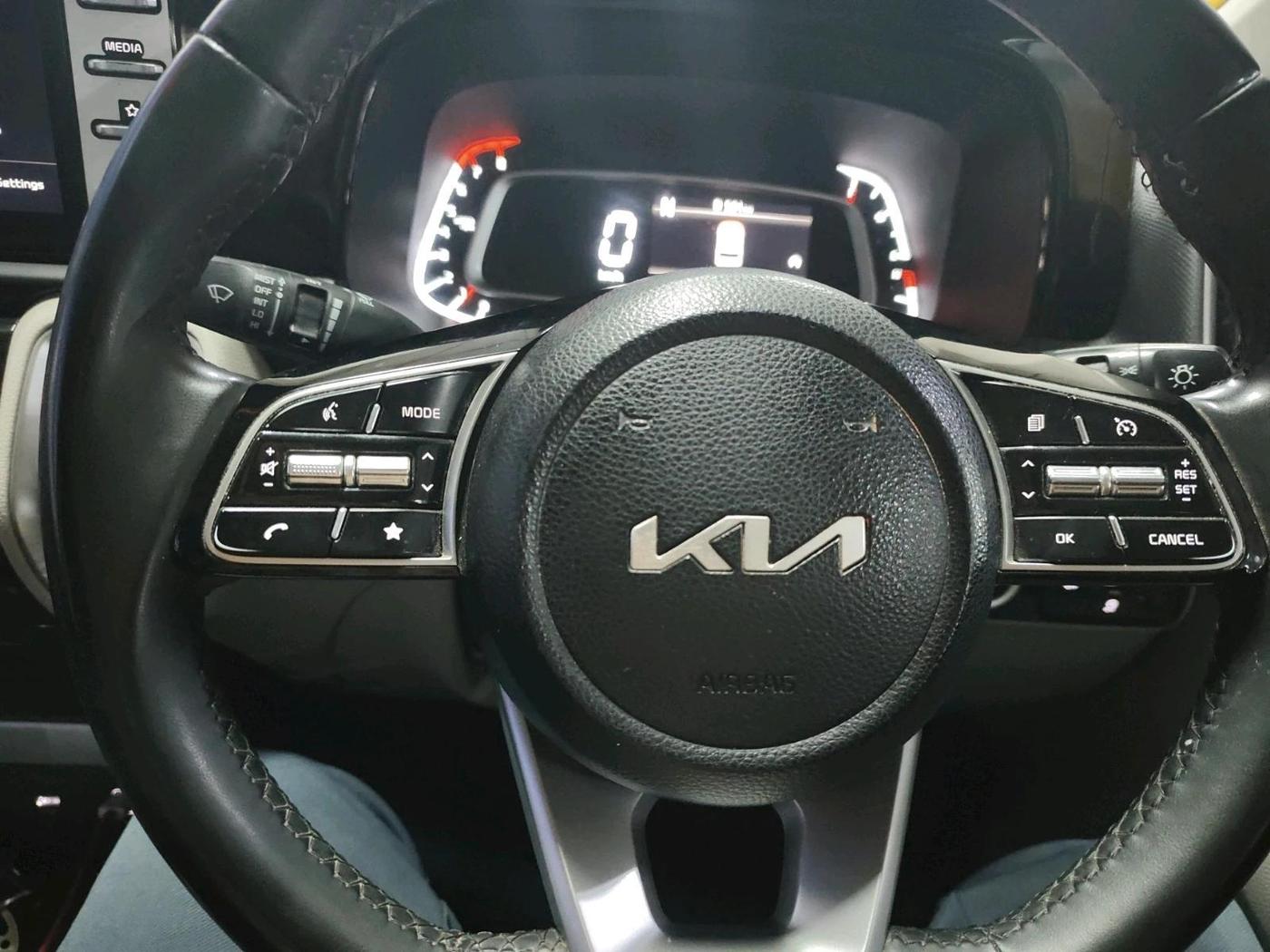 2023 KIA SONET HTX 1.0 IMT, Petrol, Manual, 74,101 km, interior